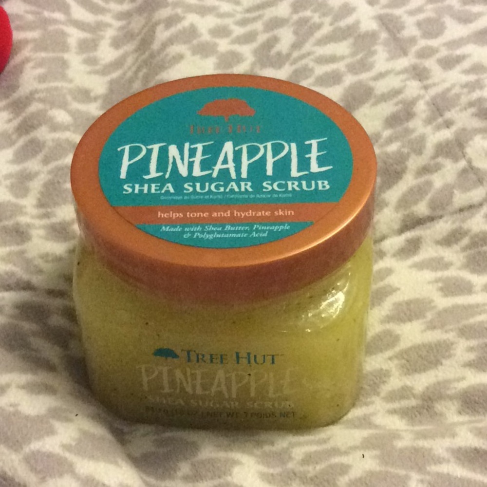 Pineapple tree hut